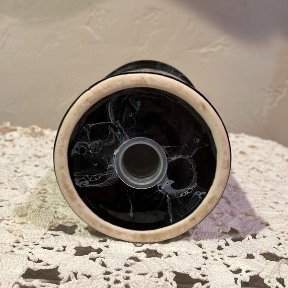 Marbled-colored Ceramic Salt and Pepper shakers - Picture 6 of 7